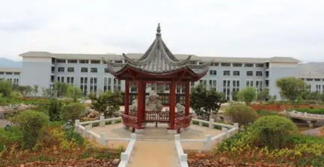 曲靖市马龙职业技术学校管理严吗?