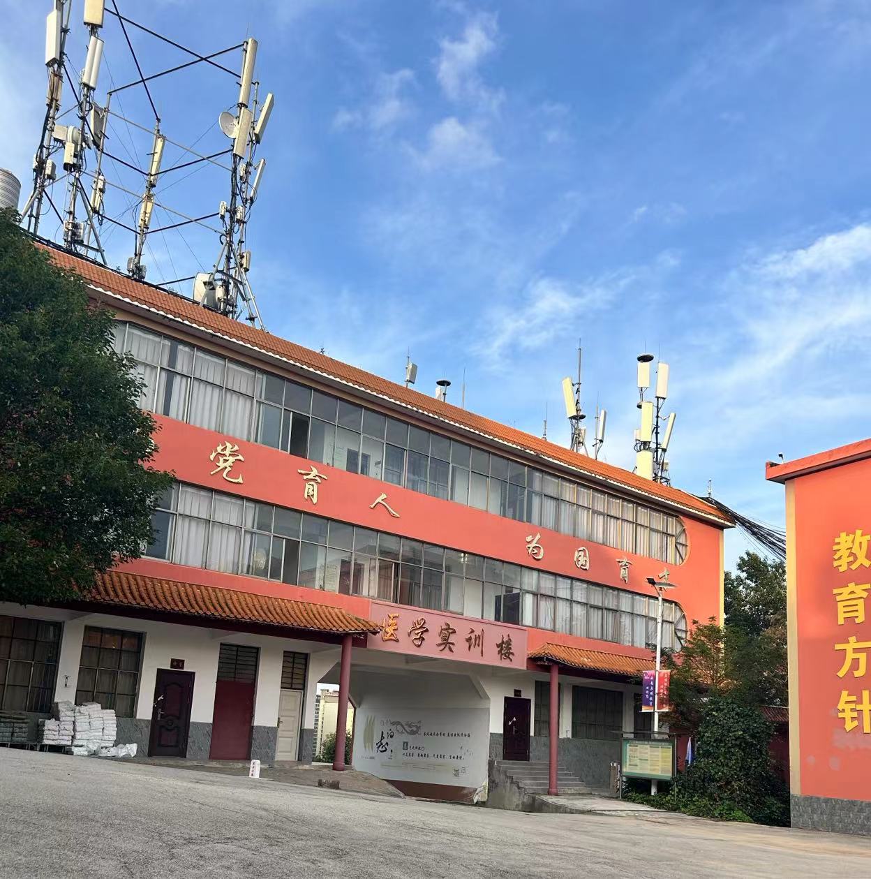 昆明辅仁技工学校环境