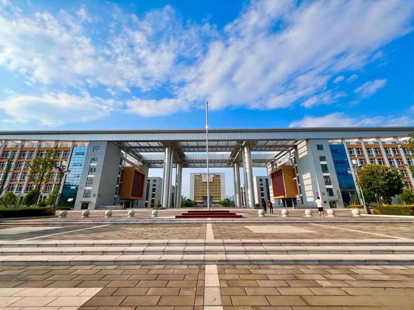 云南技师学院乱吗/好吗&mdash;严管规范，口碑向好