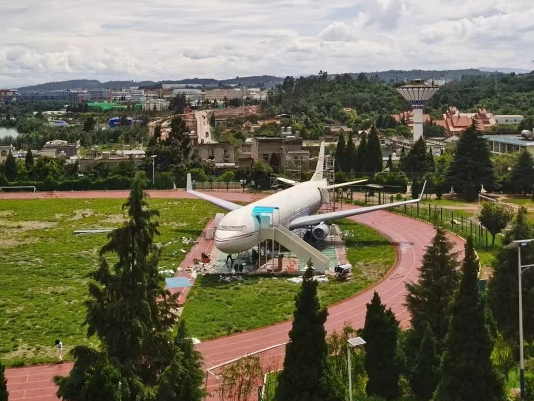 云南新兴职业学院学校环境及住宿条件解析：环境育人筑根基 宜居宿舍暖人心