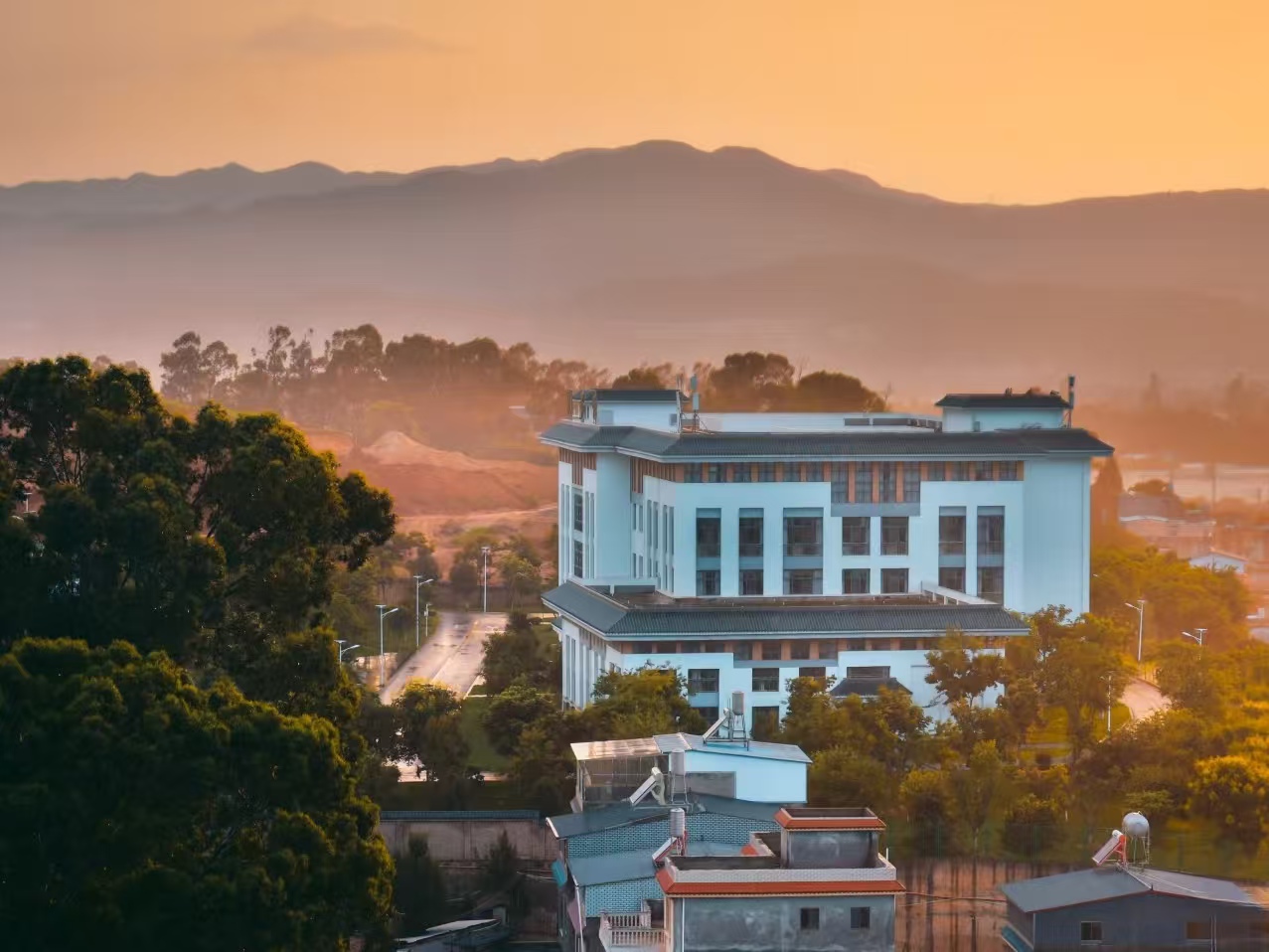 学费全解&middot;求学无忧&mdash;&mdash;昆明卫生职业学院学费多少/贵不贵？性价比解析