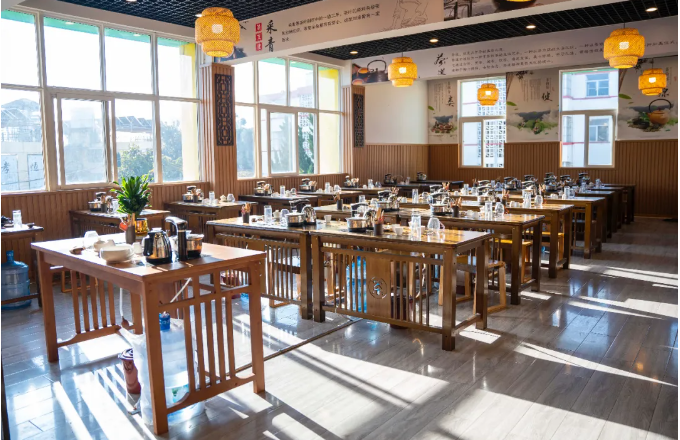 云南新西南技工学校是公办还是民办？办学属性与办学优势全解