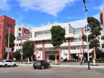 三年夯实技能，培育时代人才&mdash;&mdash;曲靖麒麟职教集团三年制中专全面介绍