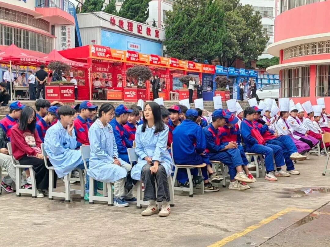 费用透明政策优：解析云南新西南技工学校2026收费标准|贵不贵