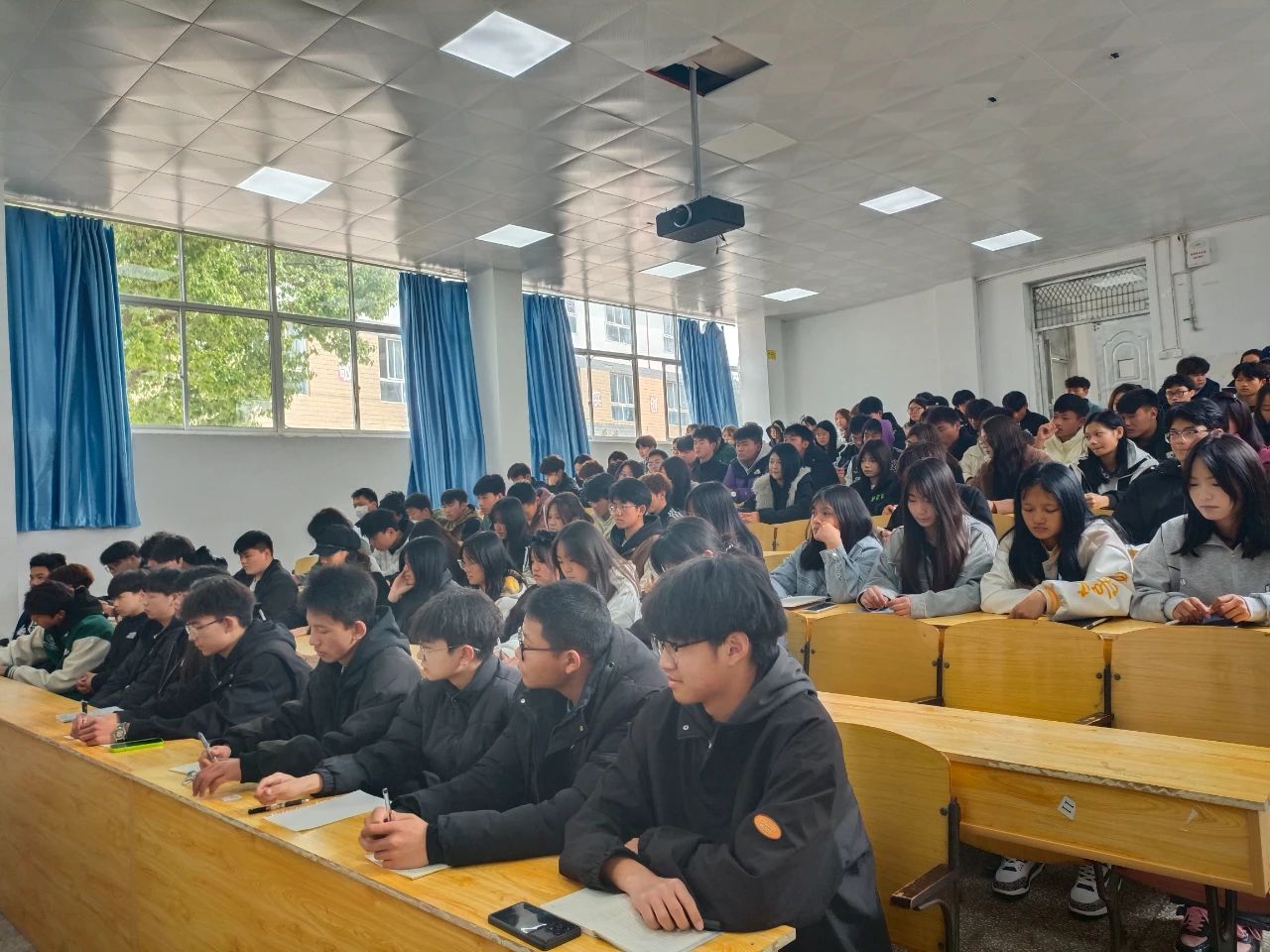 昆明滇越技工学校2026收费标准/贵不贵：费用透明、助学无忧